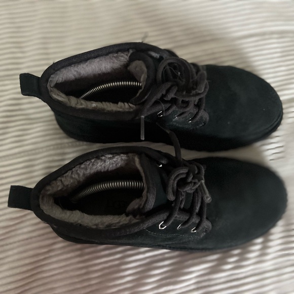 UGG Australia Neumel Chukka Boot for Men, Size 8  Black Lace up great condition - Picture 4 of 9